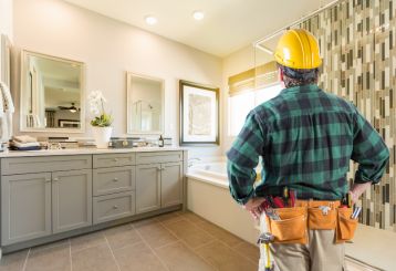 Contractor Consults with Customers: Ensuring a Seamless Drywall Repair & Remodeling Experience in Burbank